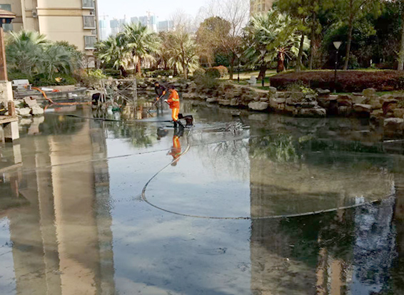 会文镇景观池淤泥清理